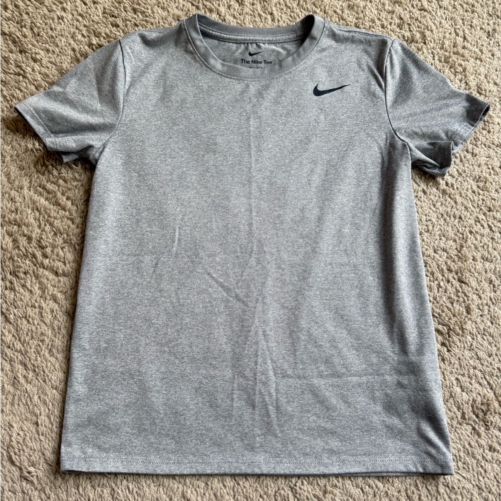NWOT Women’s Nike Heather Gray Dri-FIT t-shirt